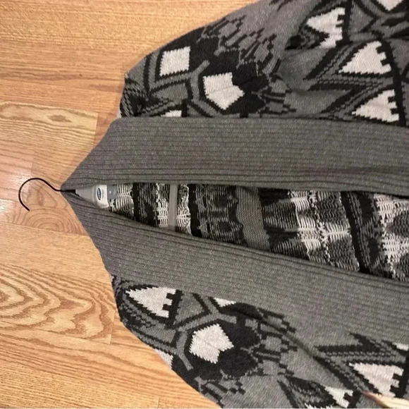 Long Knit Grey Patterned Cardigan Sweater Size Medium - Picture 4 of 8